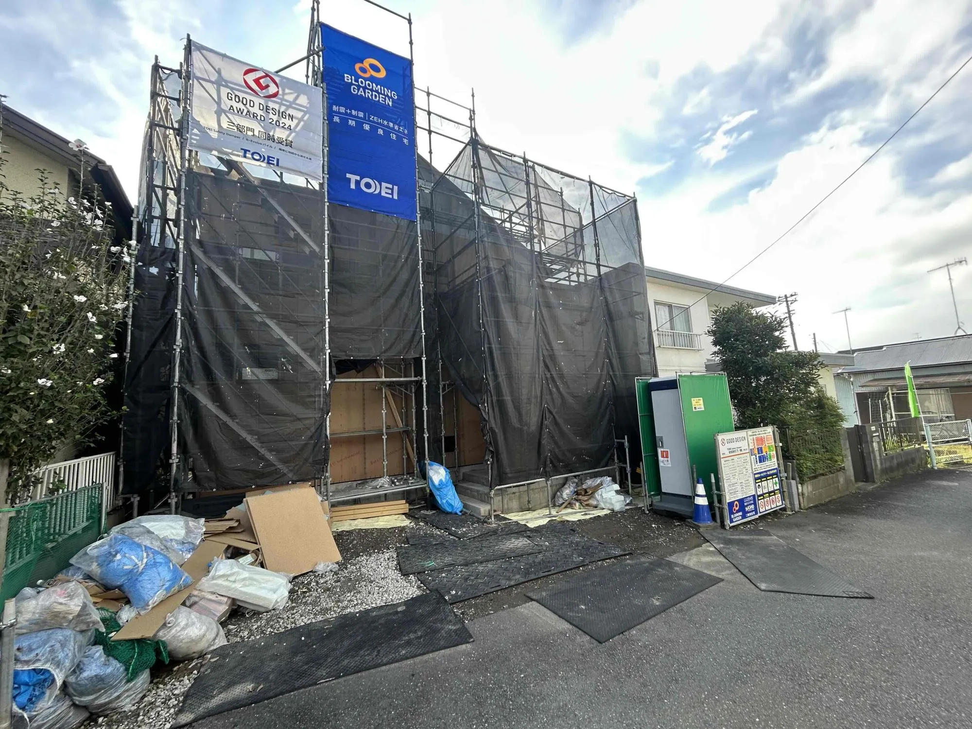 現地外観写真(2026年9月撮影)
建物完成予定11月下旬頃となっております!
完成物件のご案内可能ですのでお気軽にお問い合わせください。