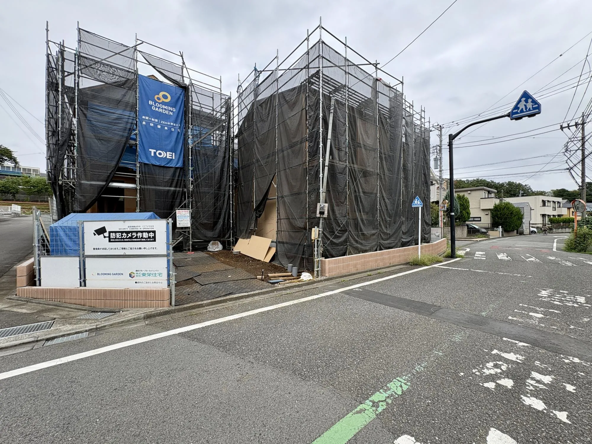 【前面道路含む現地写真】