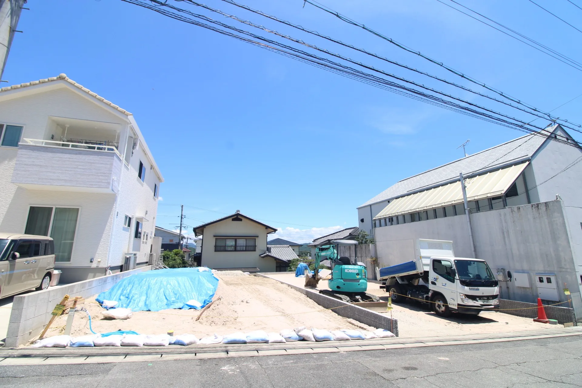 前面道路っから見た外観