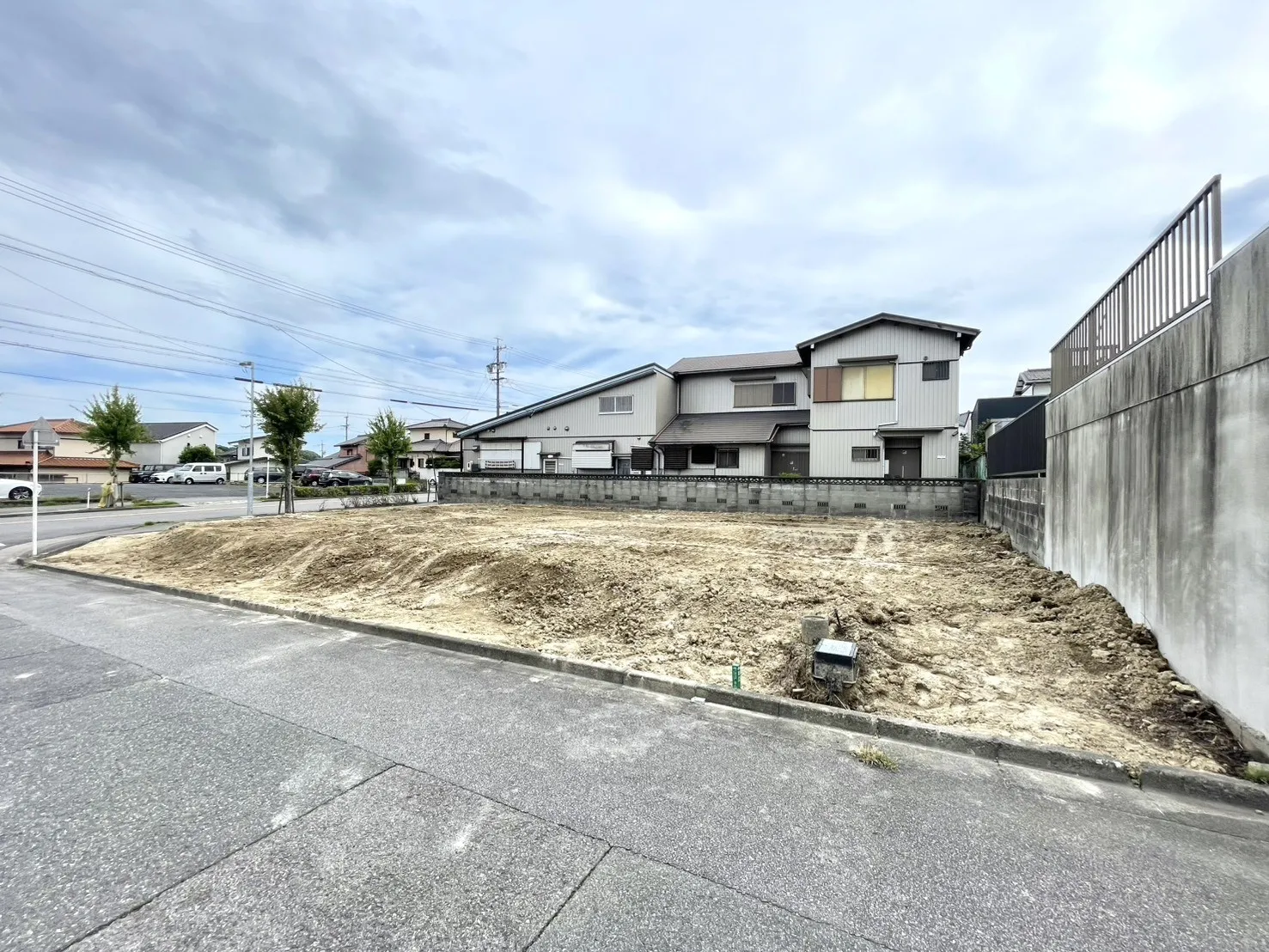 販売現地