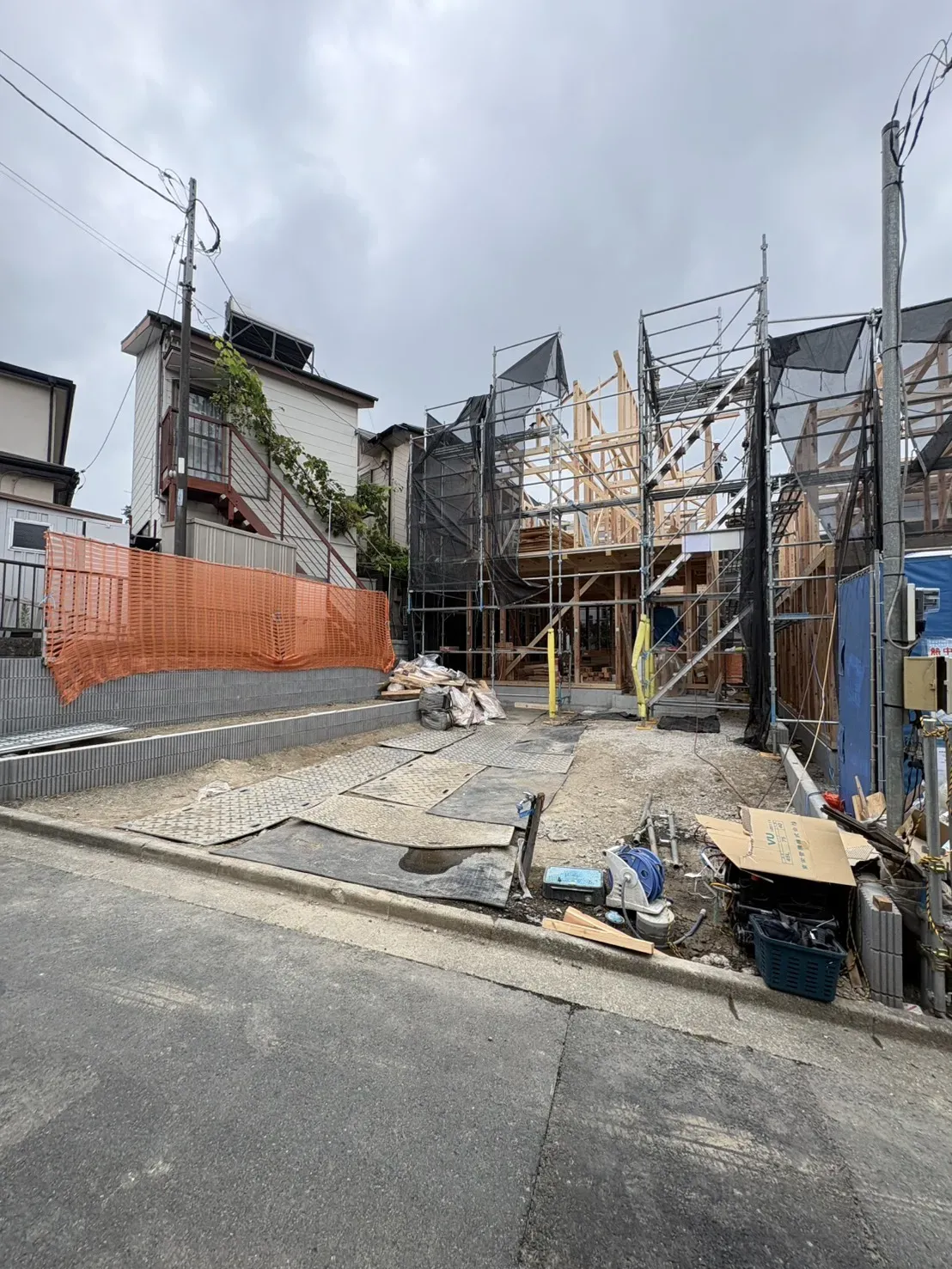 販売現地