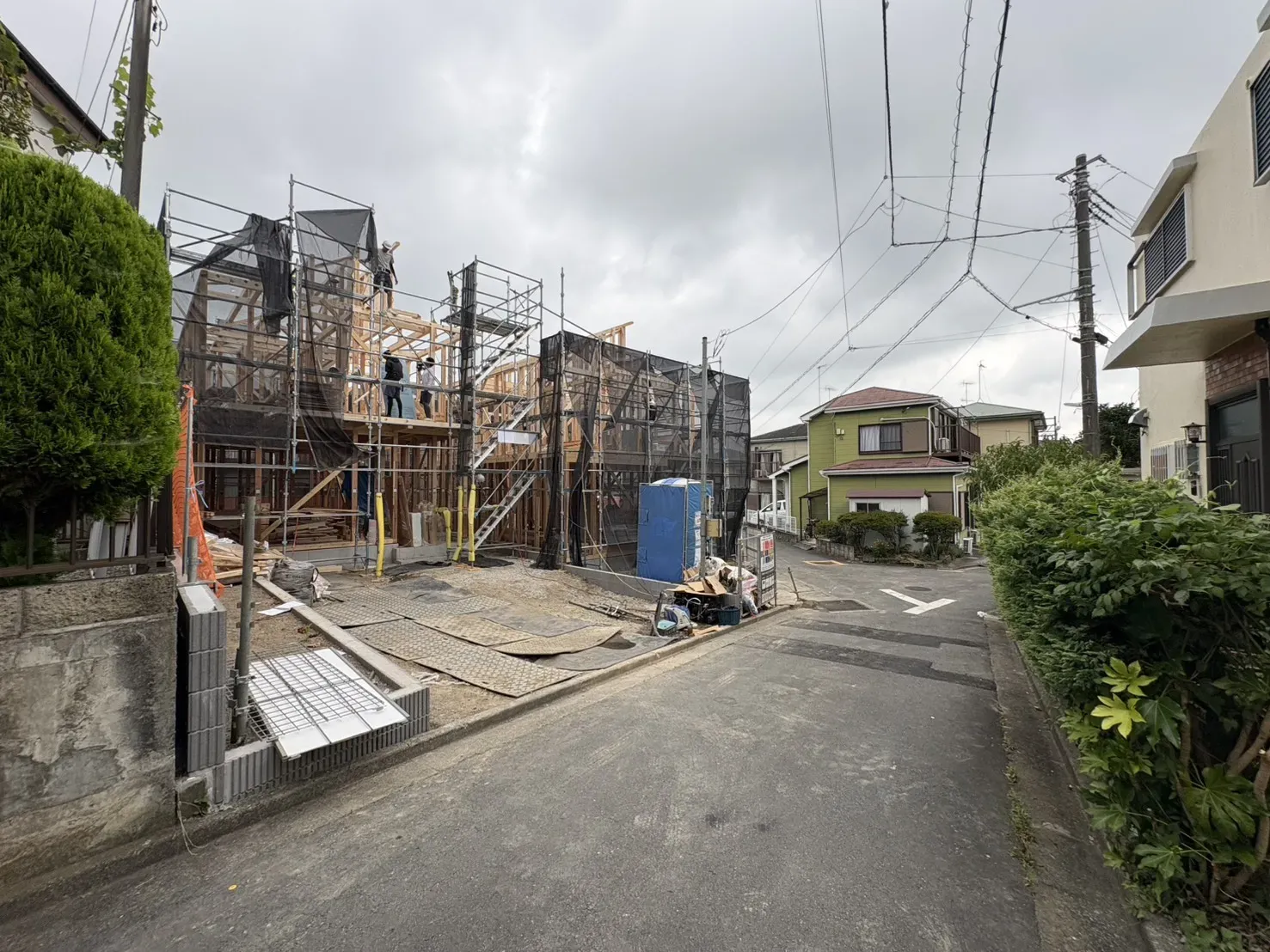 販売現地