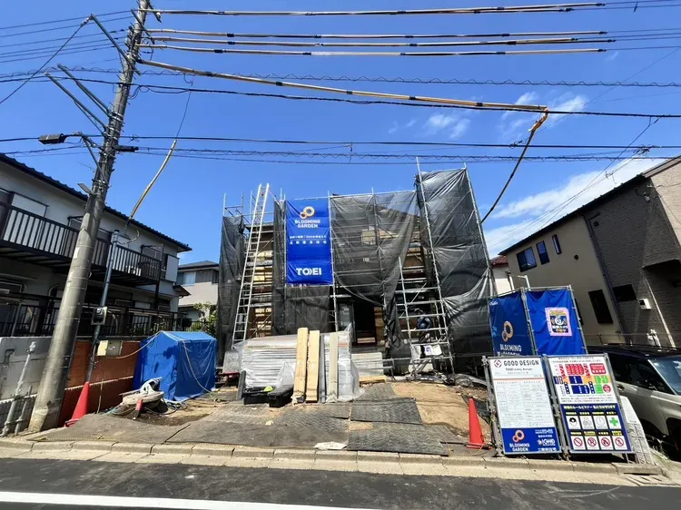 建築中