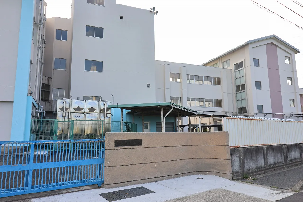 日進西中学校