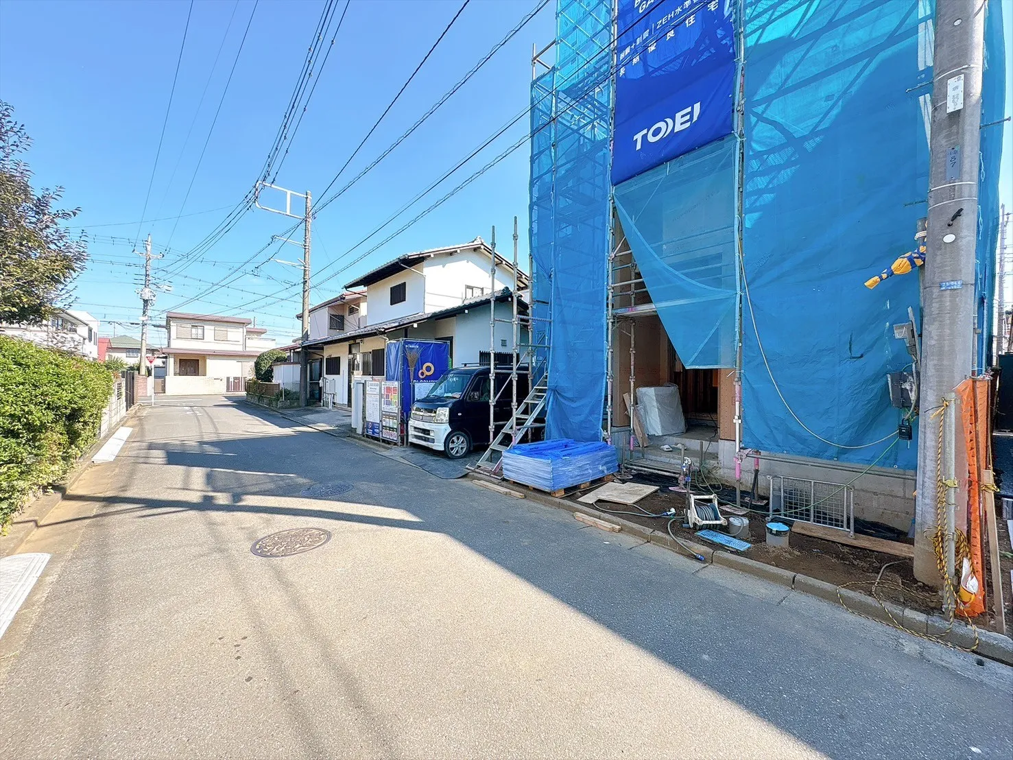 【外観写真】敷地面積44坪超、カースペース並列2台を確保したゆとりある住まい。ご家族の快適なカーライフを支えます。