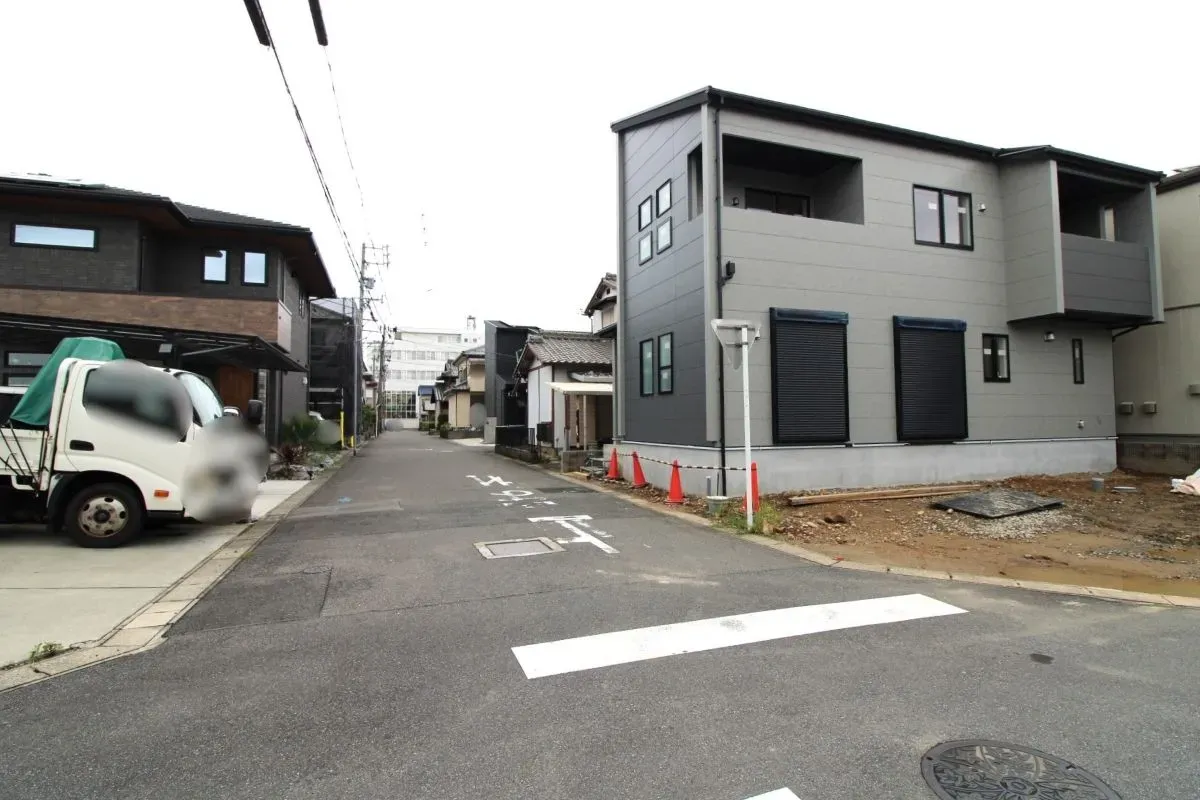 9月27日撮影　西側道路(南→北)