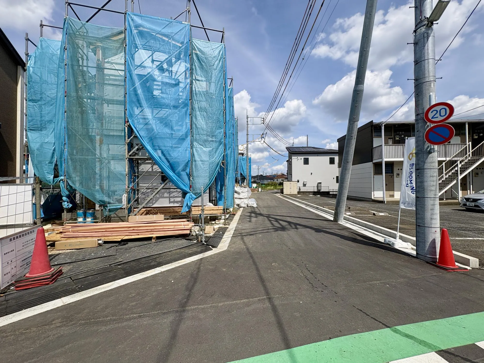 【前面道路含む現地写真】