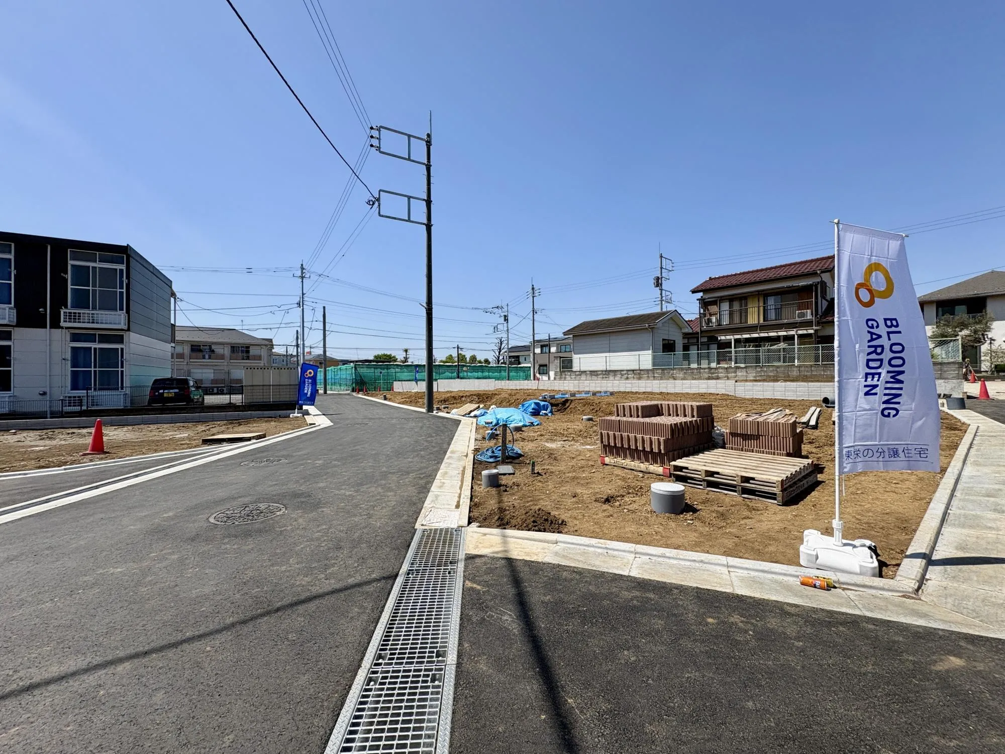 【前面道路含む現地写真】