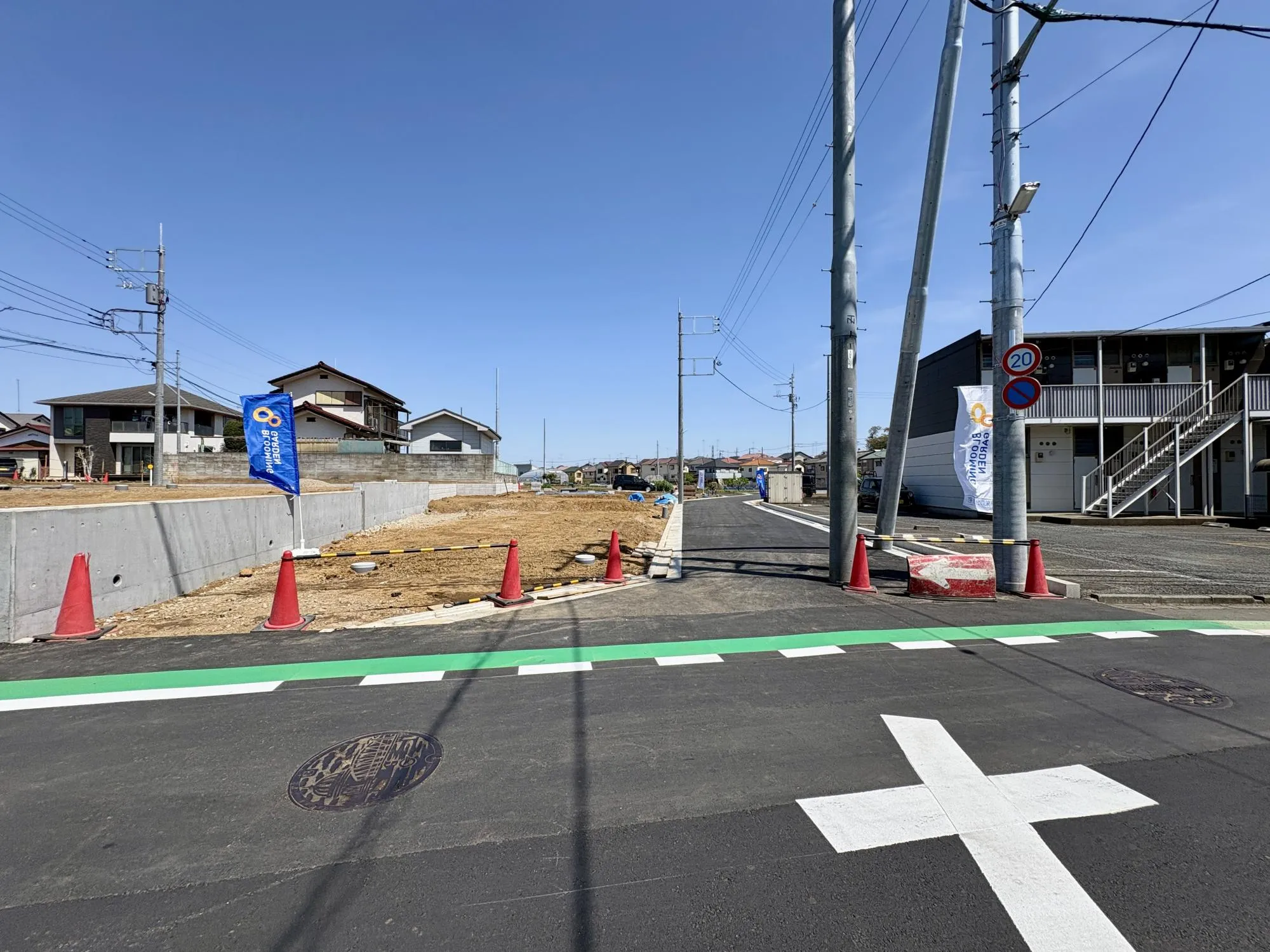 【前面道路含む現地写真】