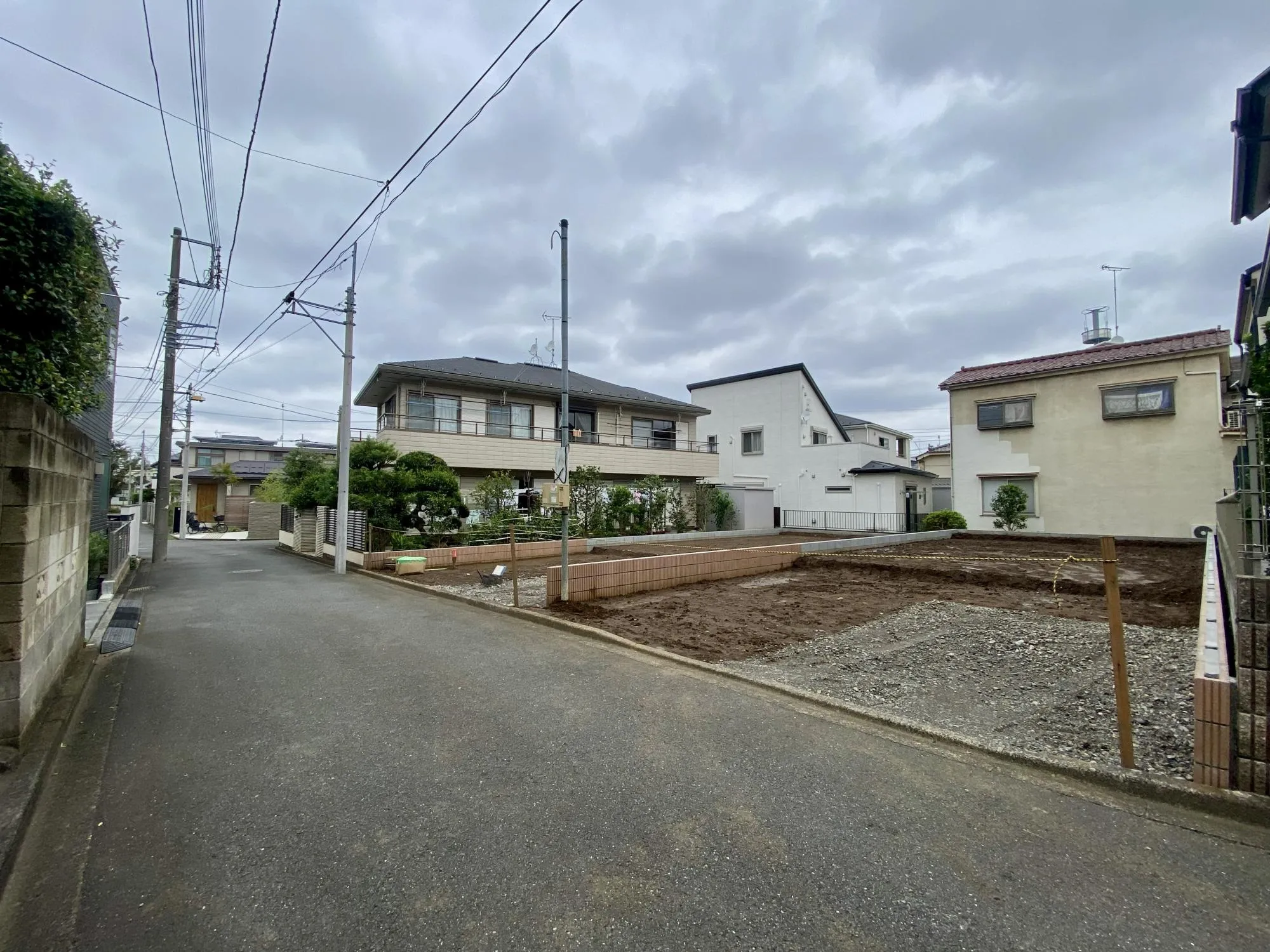 【前面道路含む現地写真】