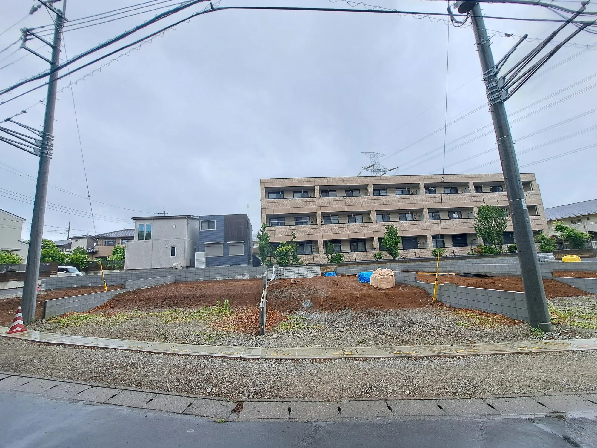 現在は更地の状態です!これからの建築が楽しみになる現地です☆	
