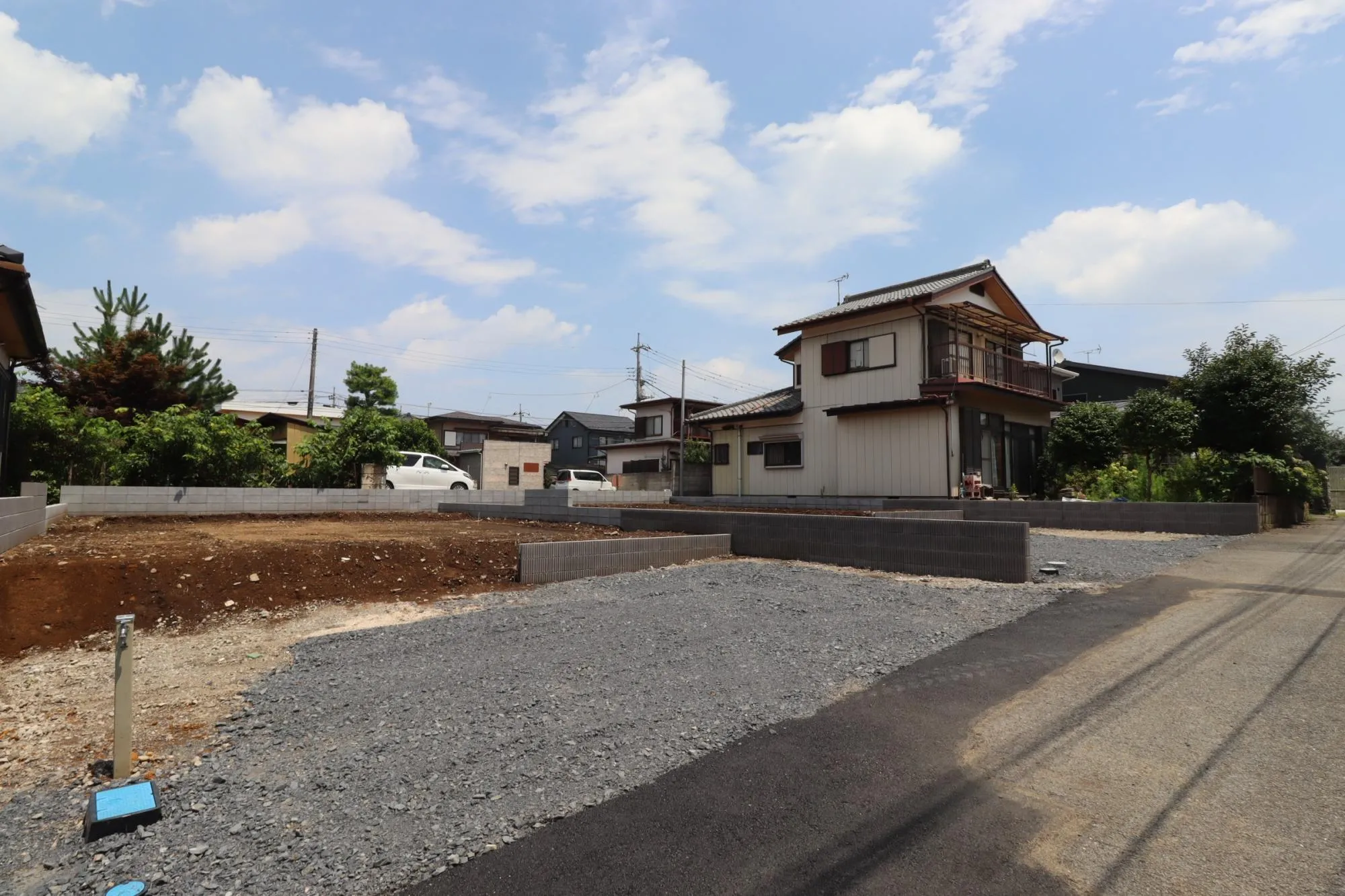 前面道路含む現地写真(造成後)