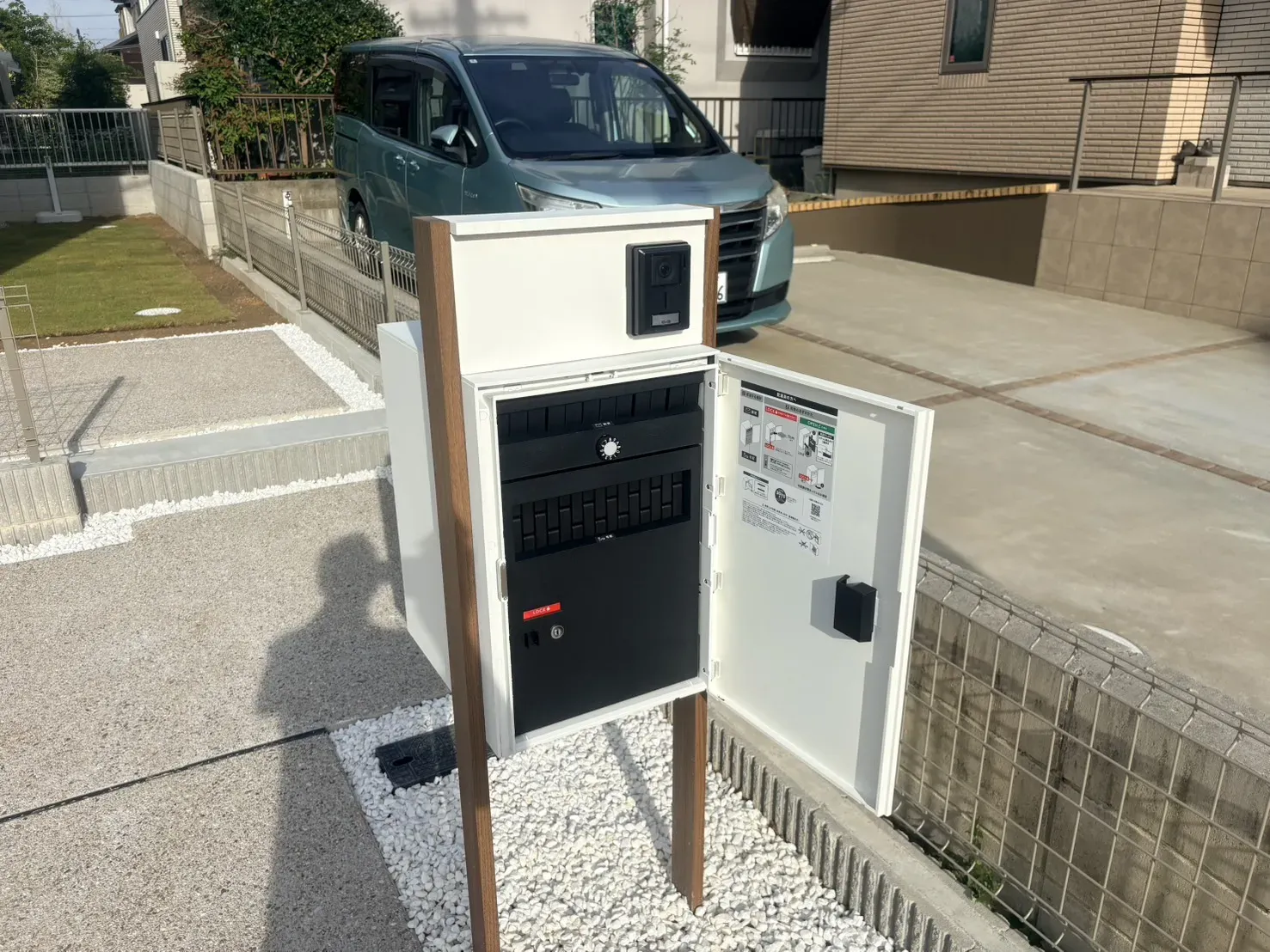 【宅配ボックス:②号棟】外出時でも荷物が受け取れる奥行ある宅配ボックス
