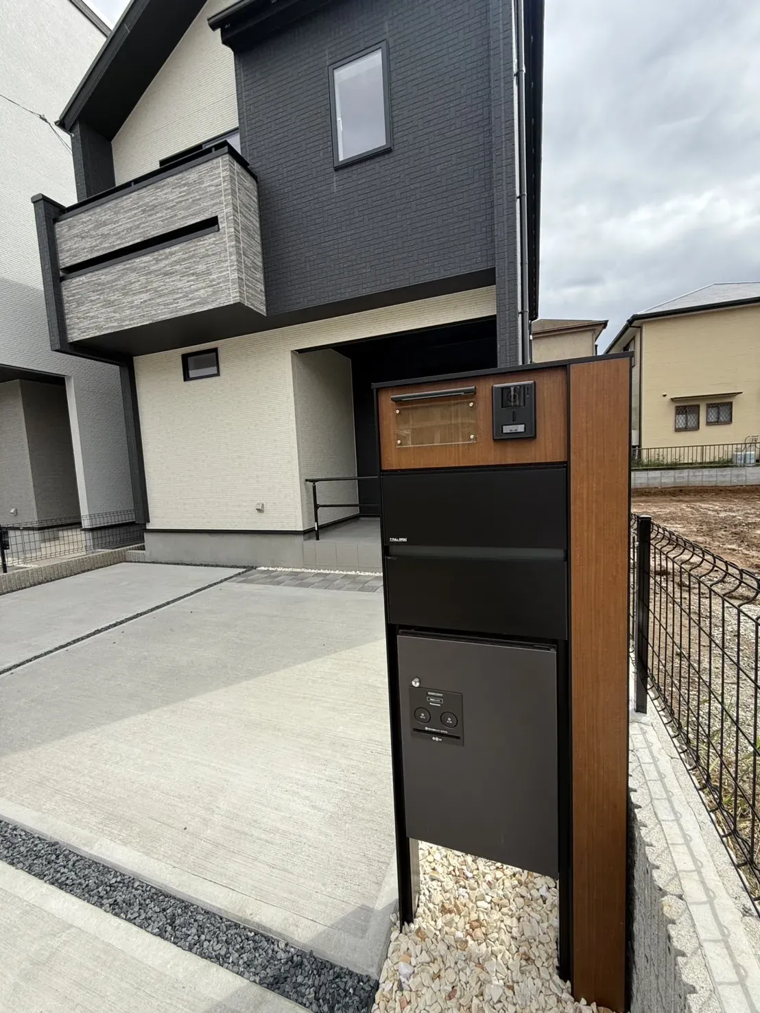 ①宅配BOX付ポスト