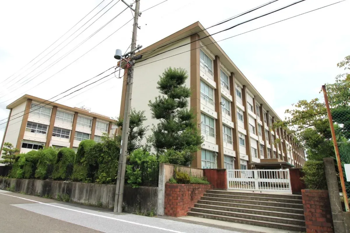 一宮市立西成東部中学校