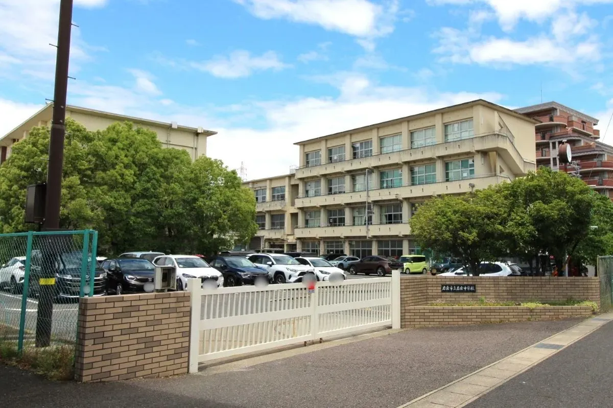 岩倉中学校