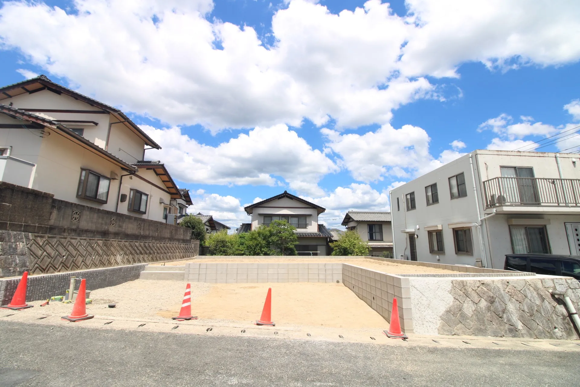 前面道路から見た宅地