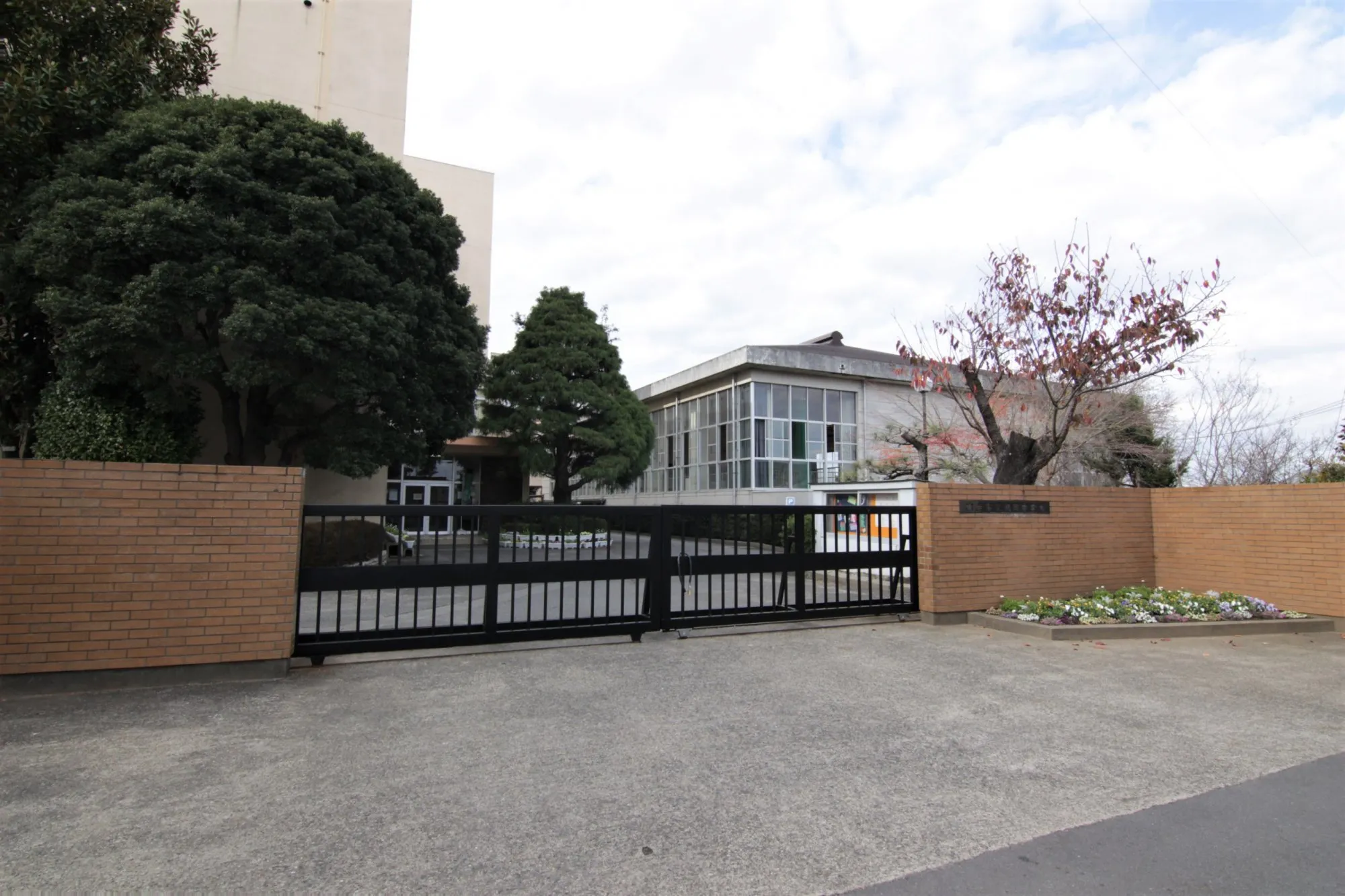 緑岡中学校