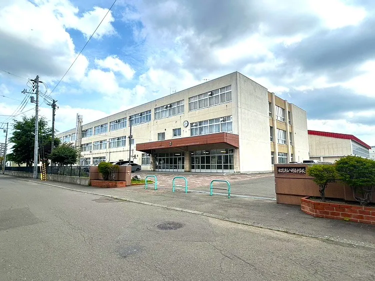 八軒東中学校