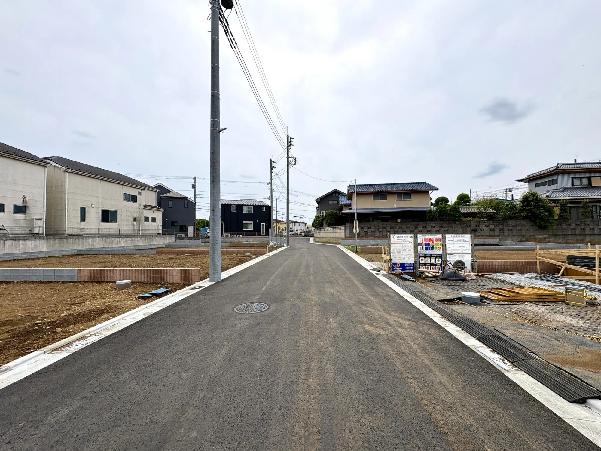 【前面道路含む現地写真】