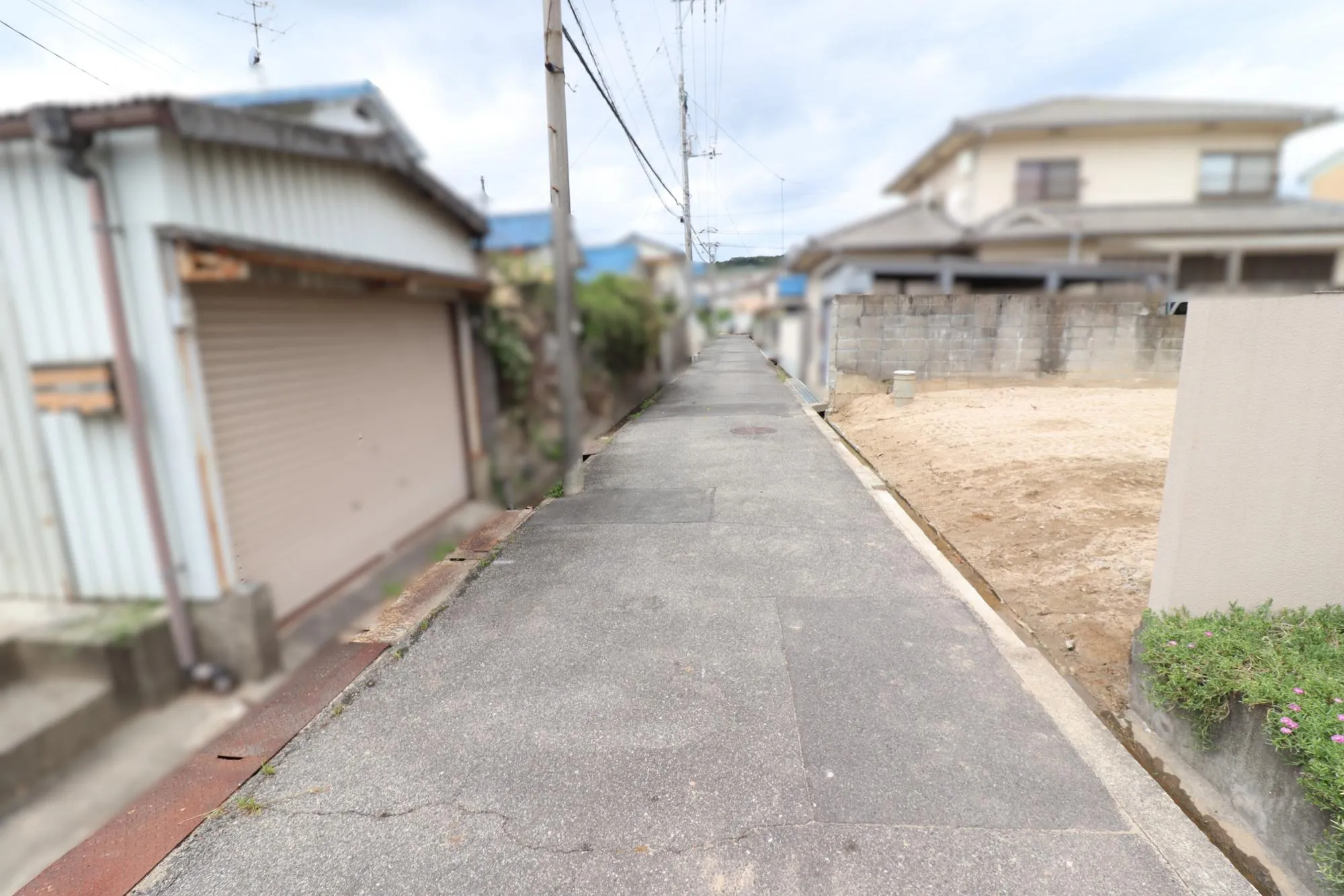 【前面道路含む現地写真】