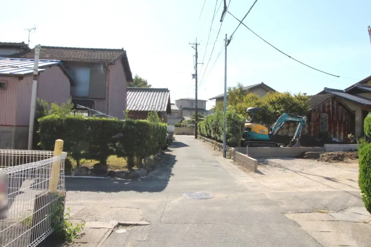 10月18日撮影　東側道路(北→南)