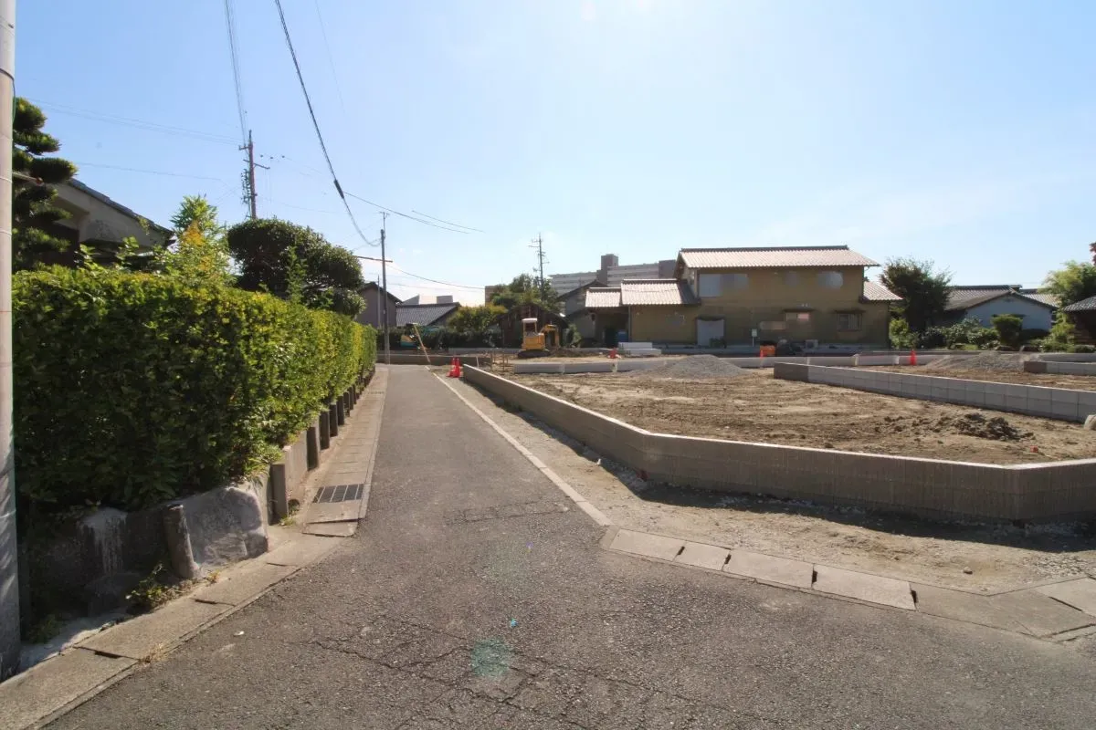 10月18日撮影　北東側道路(北西→南東)