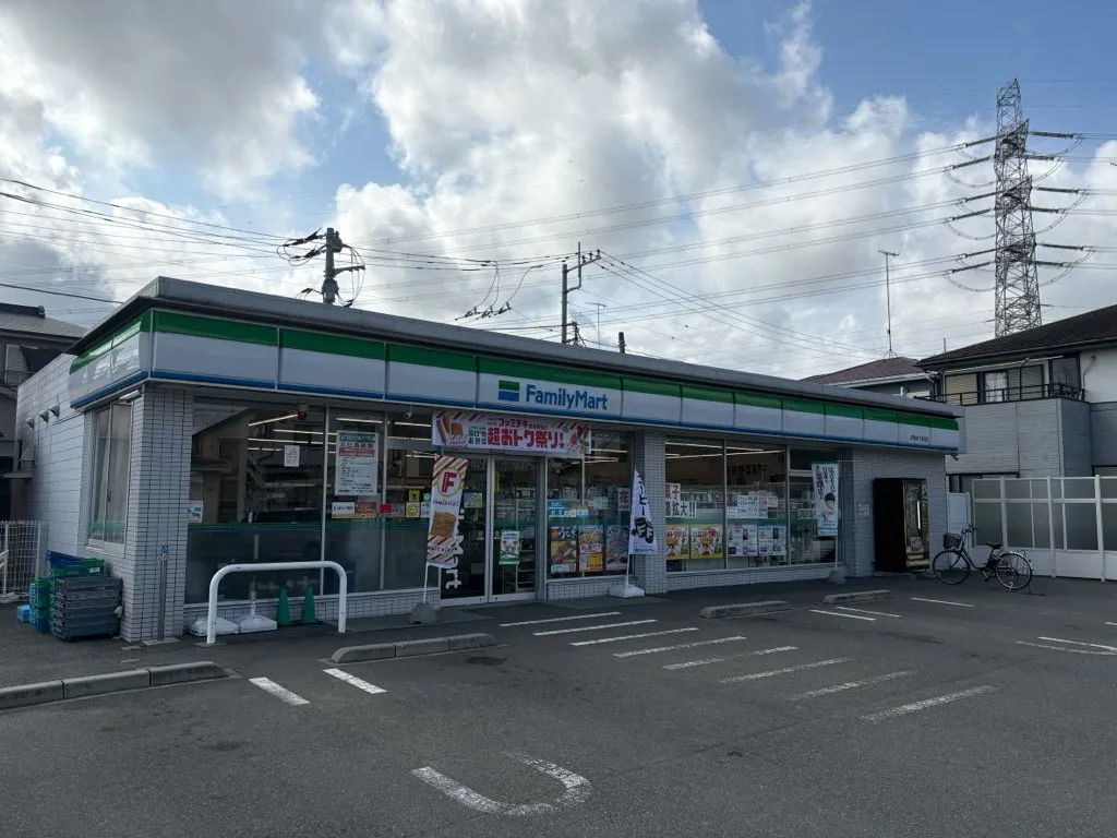 ファミリーマート伊勢原下落合店