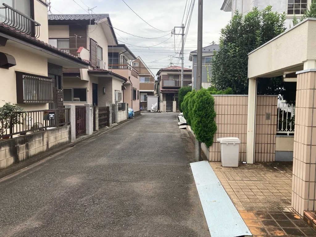 接道状況は西側4.5mの私道です。