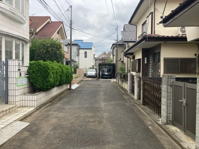 接道状況は西側4.5mの私道です。