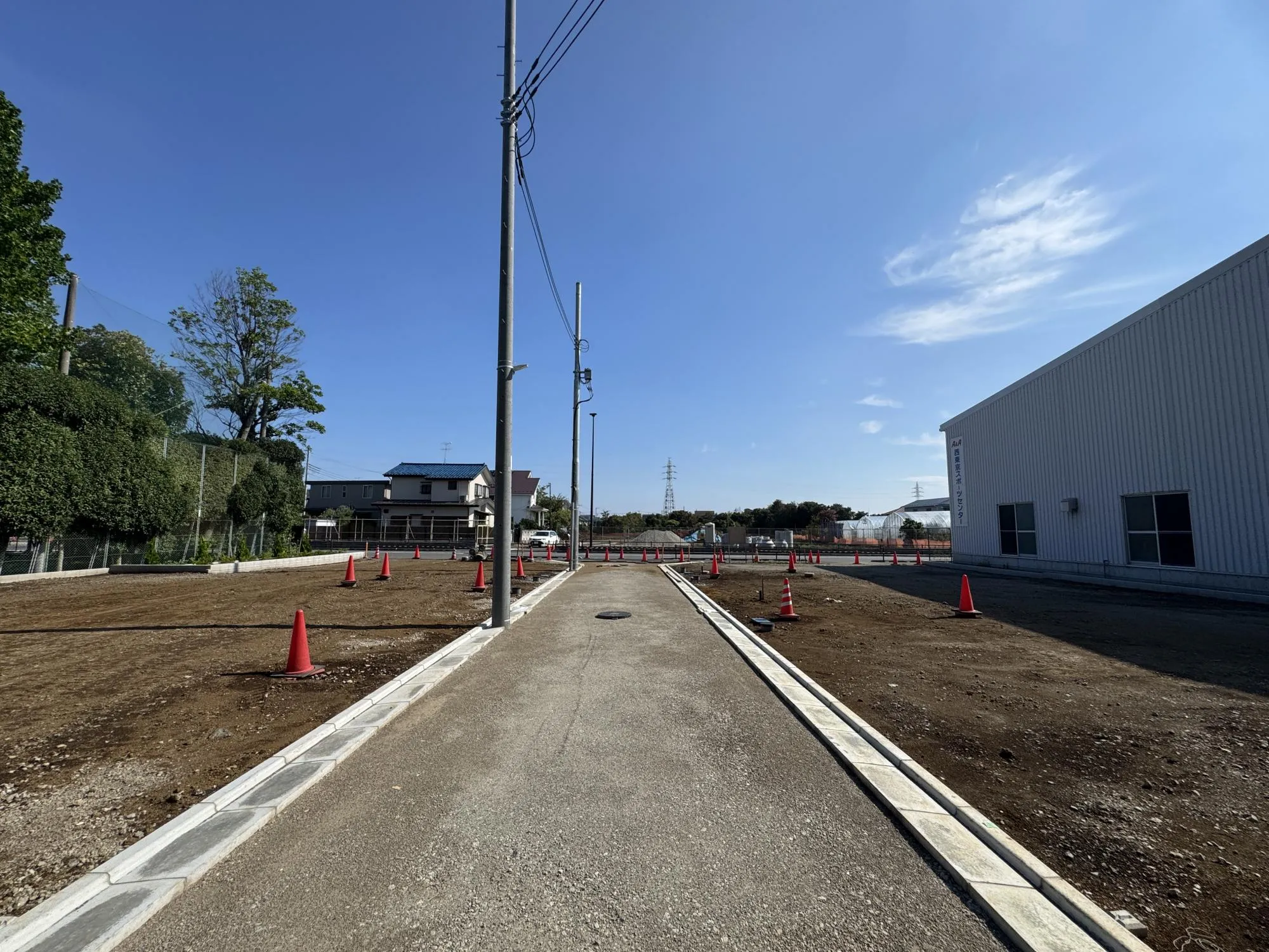 【前面道路を含む現地写真】