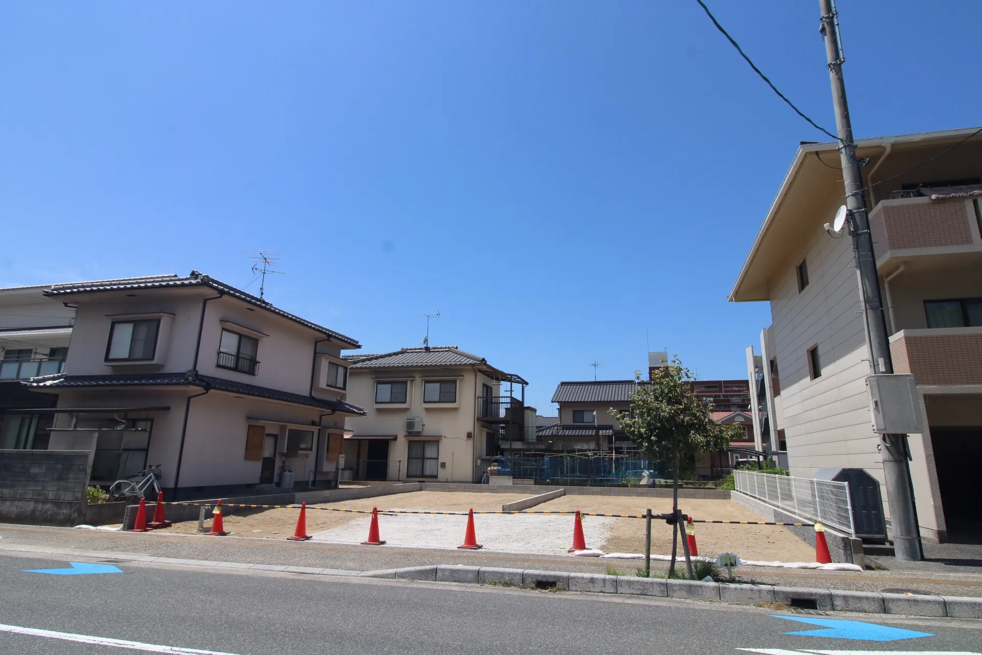 前面道路から見た宅地