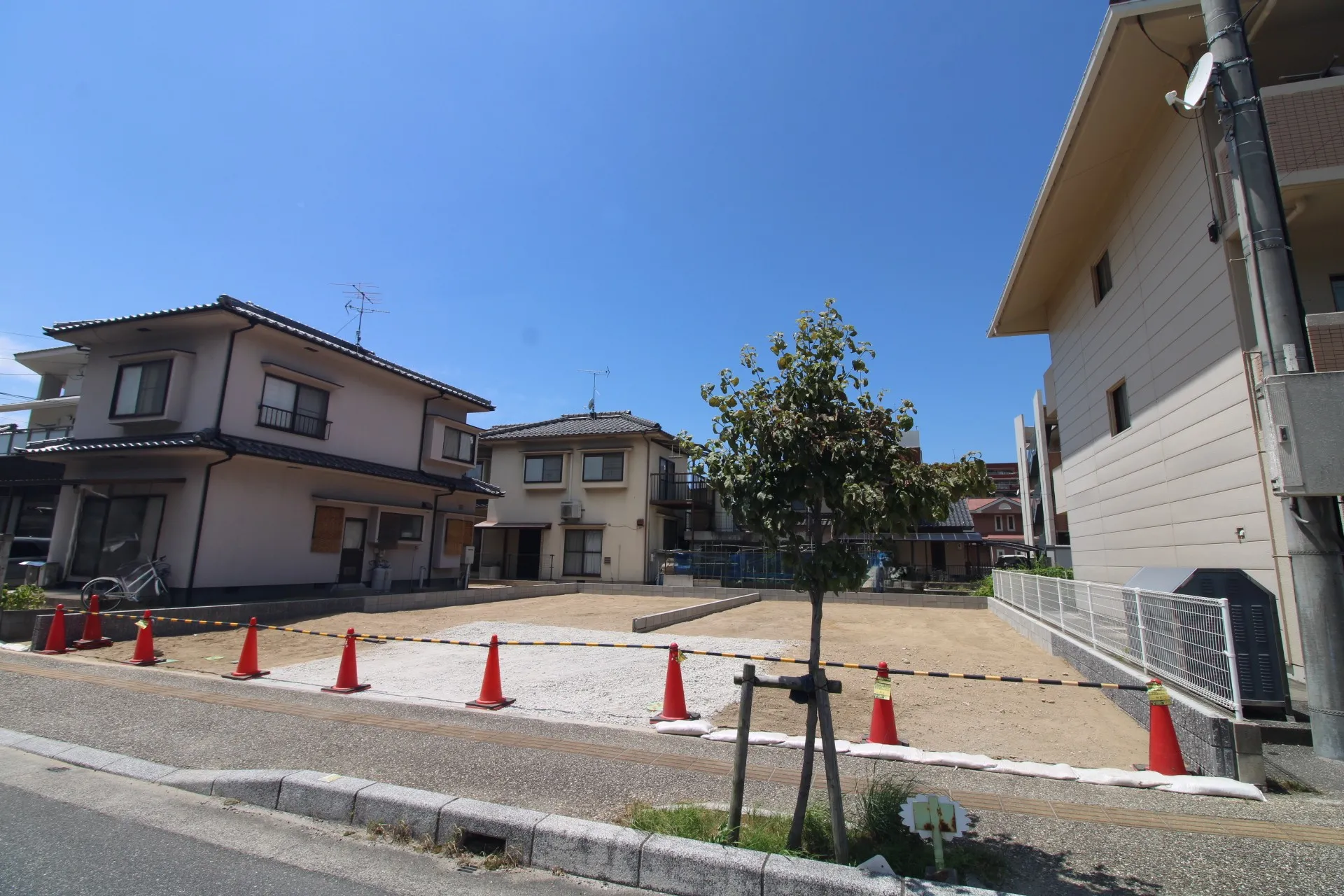 前面道路から見た宅地