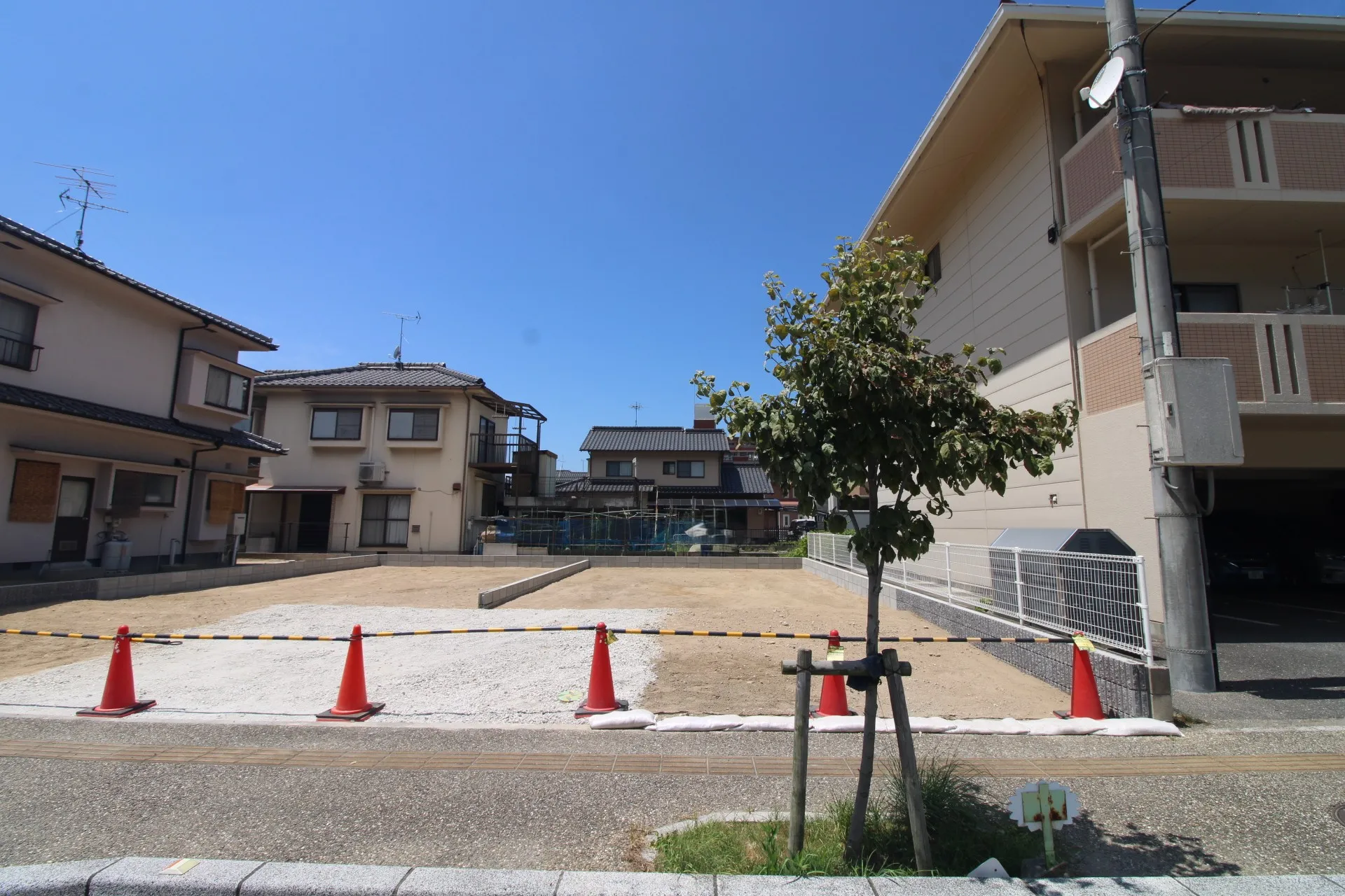 前面道路から見た宅地