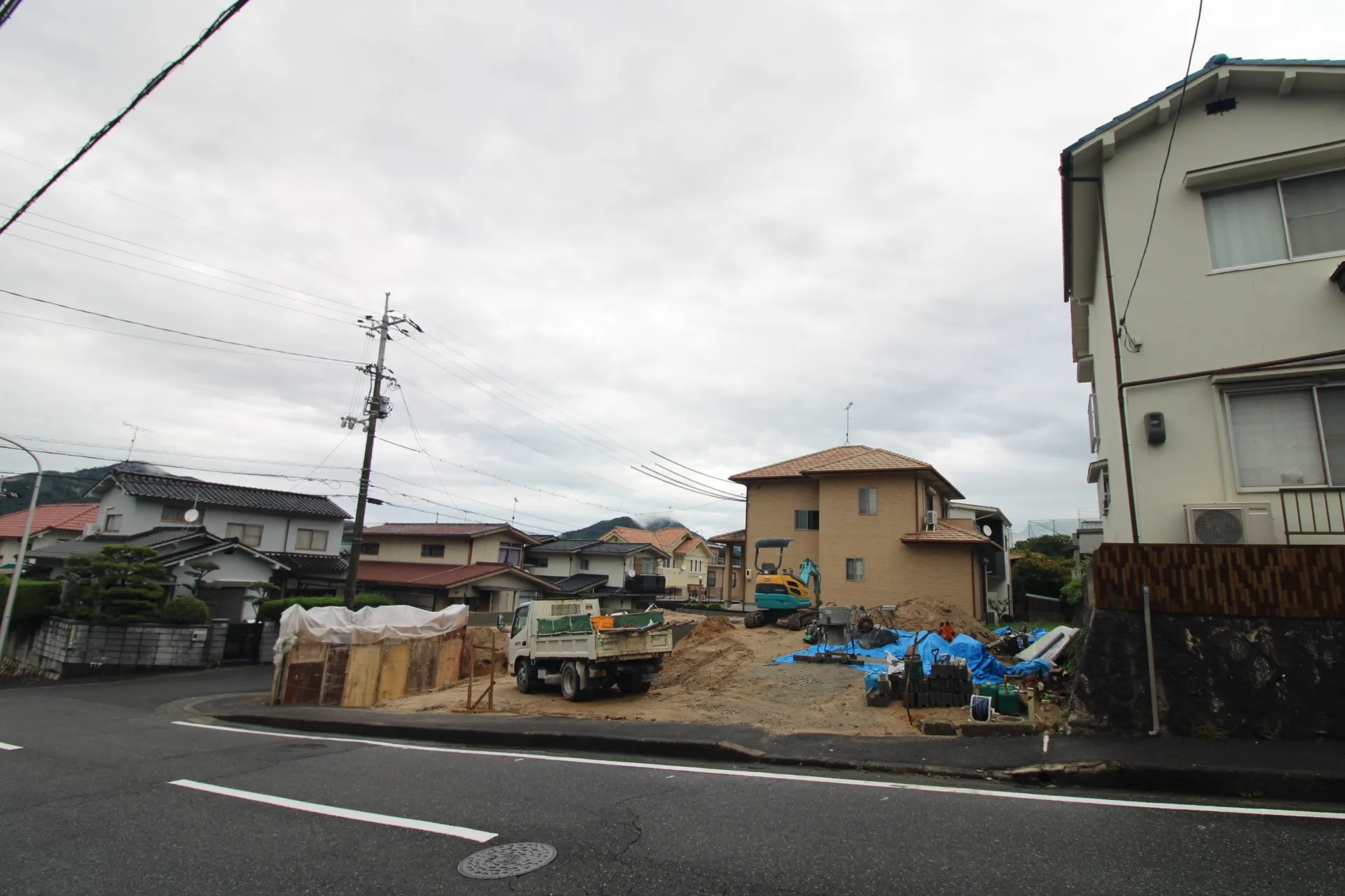 前面道路から見た宅地