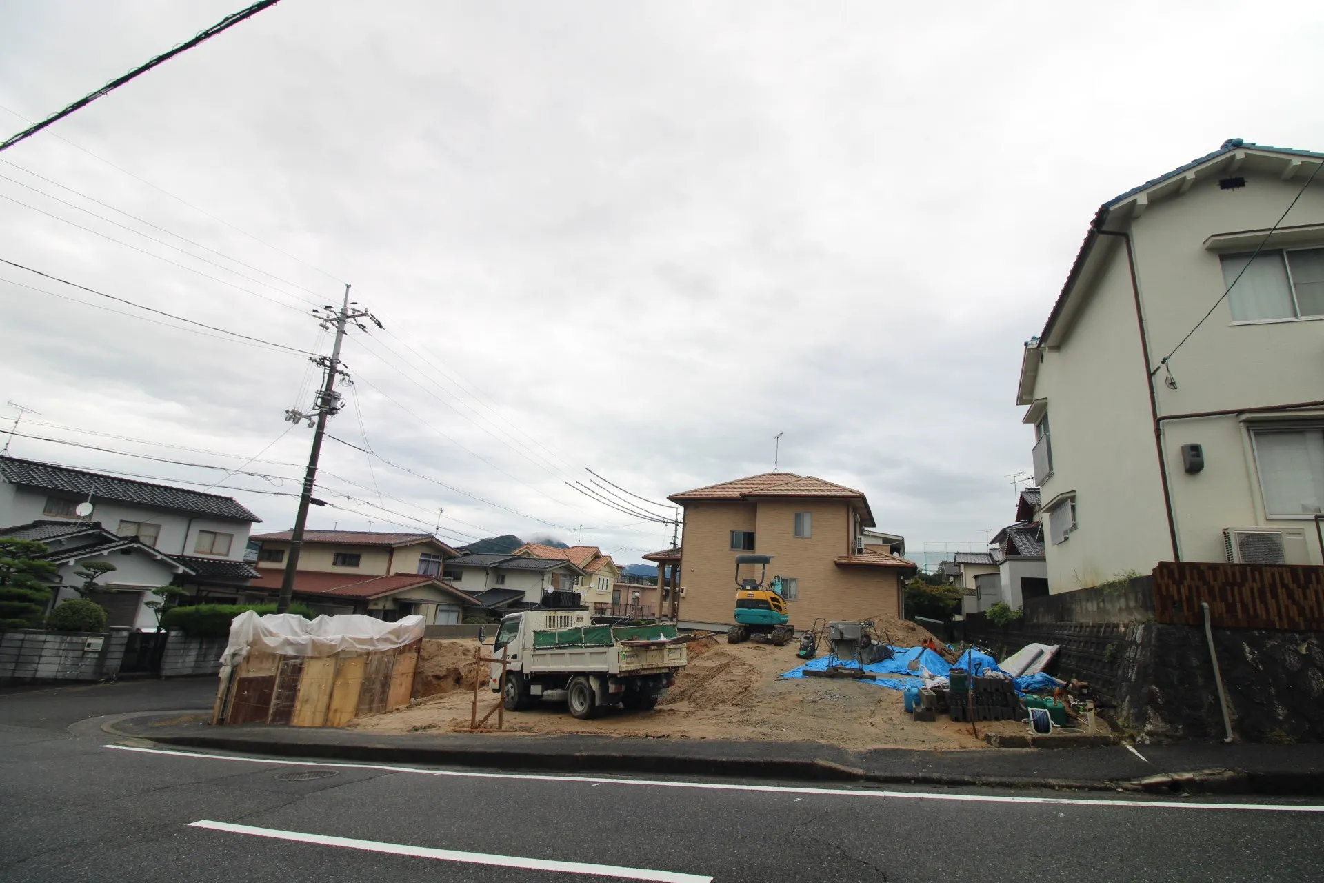 前面道路っから見た宅地
