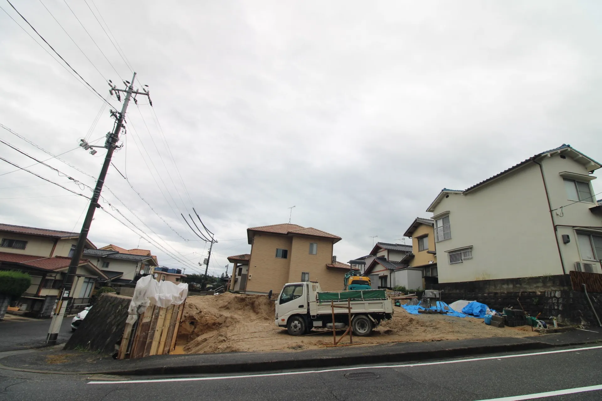 前面道路から見た宅地