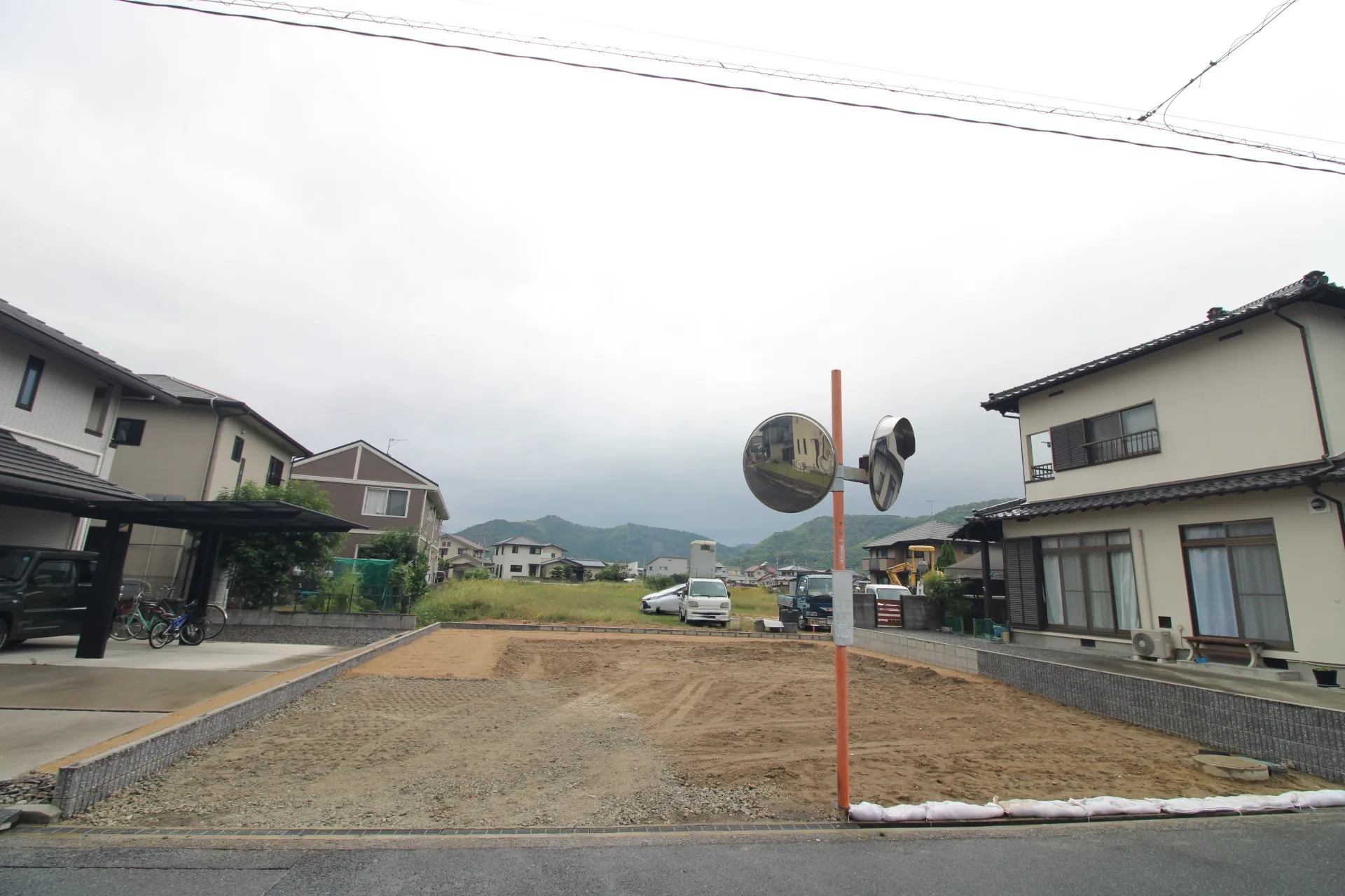 前面道路から見た宅地