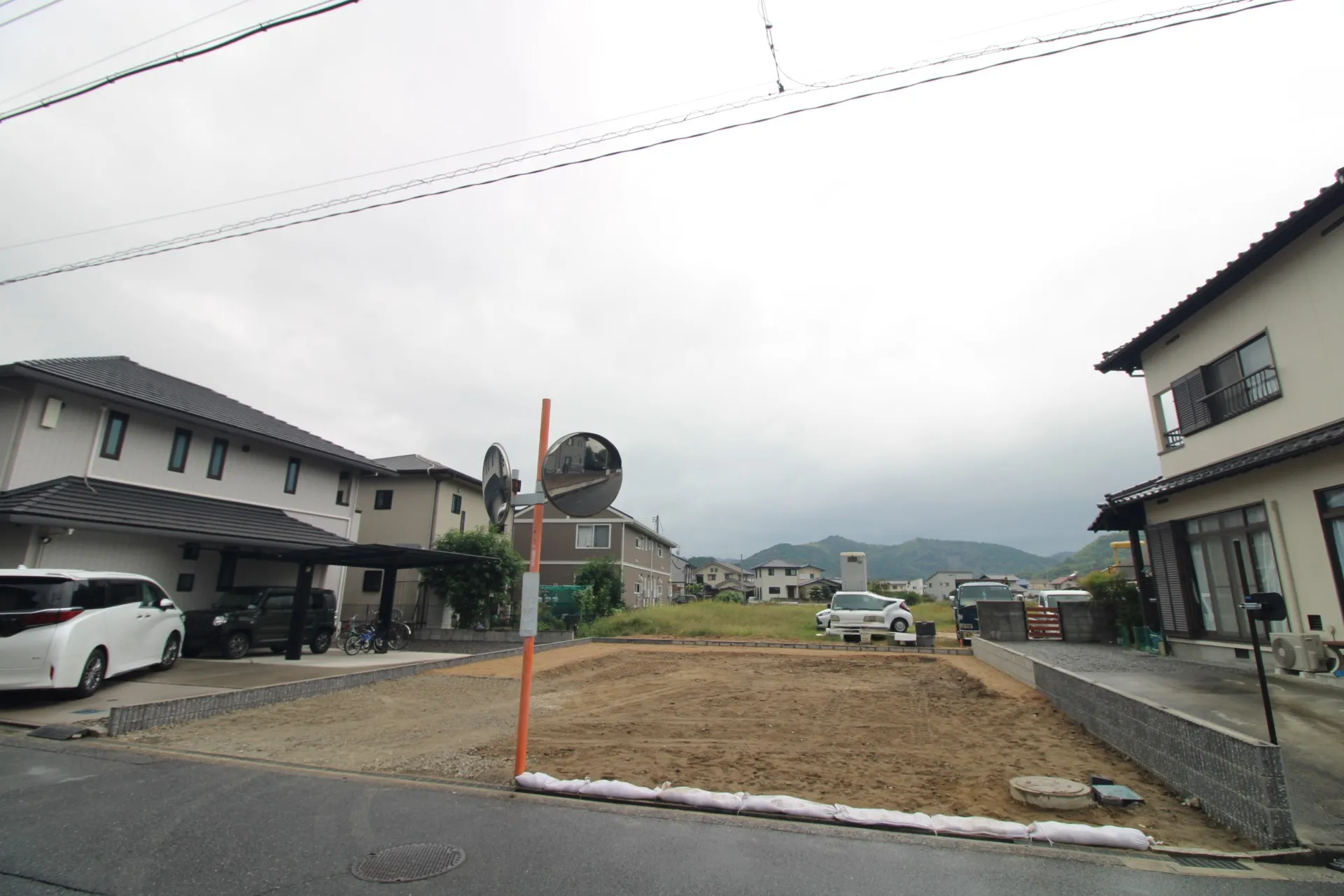 前面道路から見た宅地