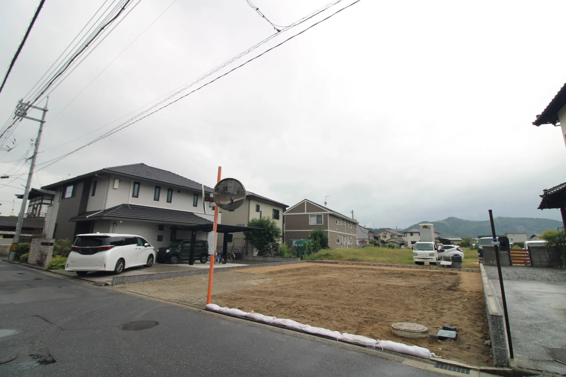 前面道路から見た宅地