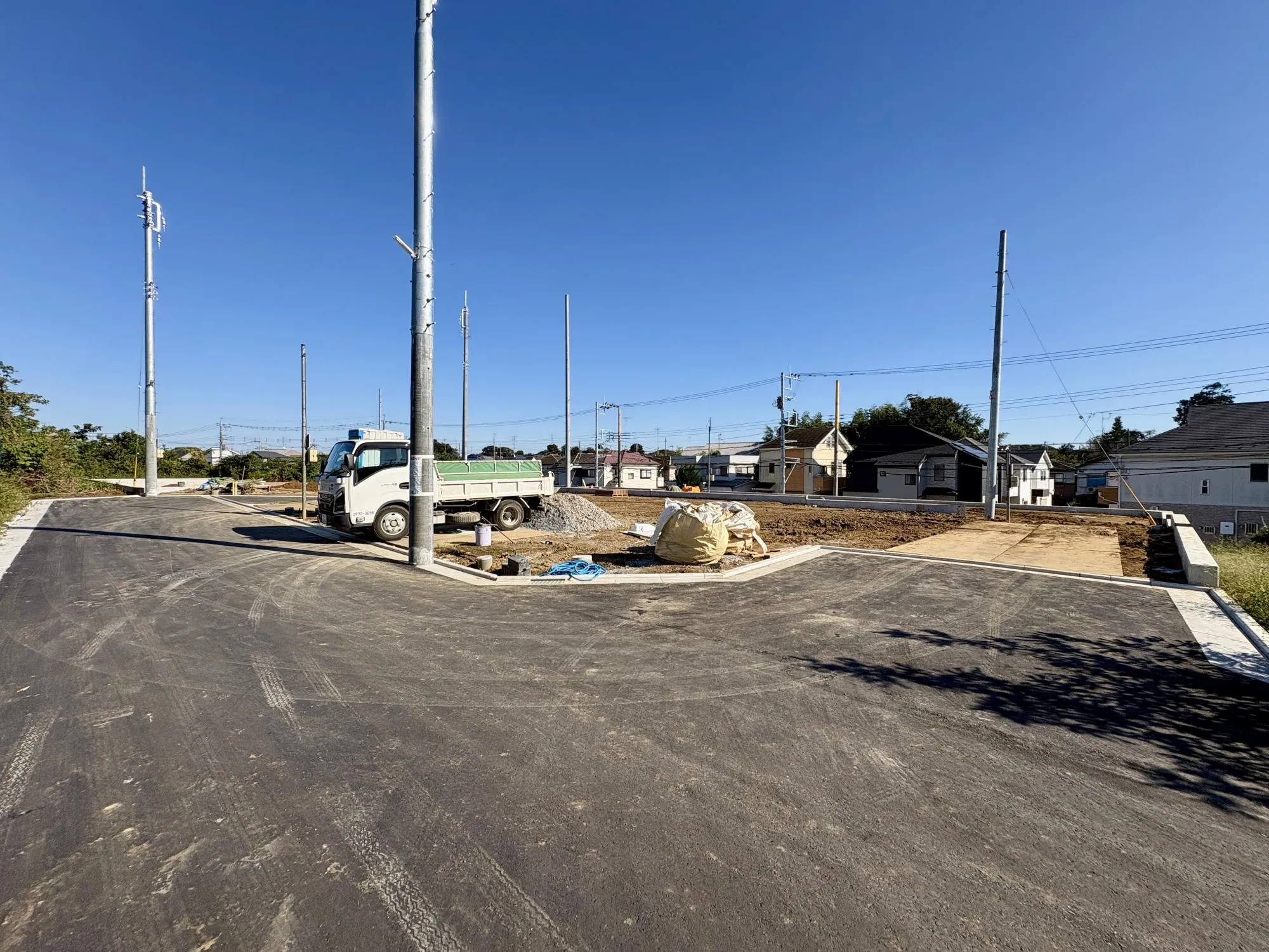 【前面道路含む現地写真】